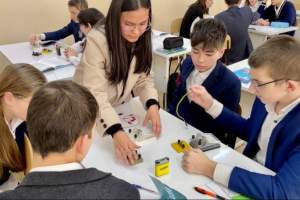 "Зертханалық жұмыс. Электр тогының жұмысы мен қуатын өлшеу" / "Лабораторная работа. Измерение работы и мощности электрического тока" 