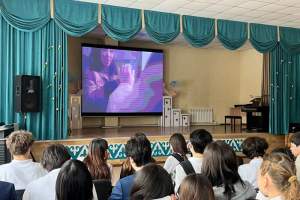 9-сынып оқушыларына «Хулиганка» қысқаметражды деректі фильмін көрсетті 